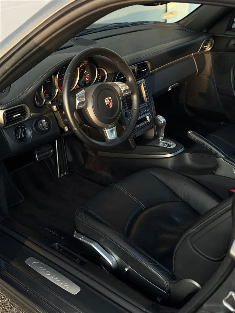 Gepflegter Porsche-Innenraum – FA Automobile Wohlen